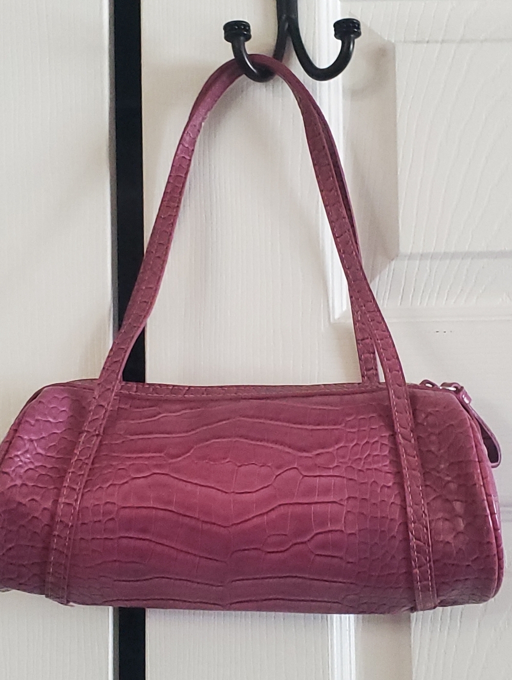 AMANDA SMITH WEST TO EAST CROC PRINT. BAG. PURPLE